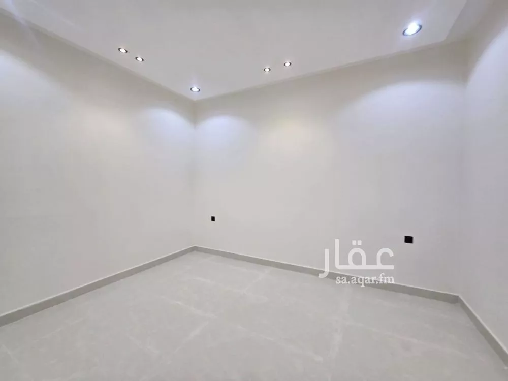 8 bedroom floor in Okaz 12