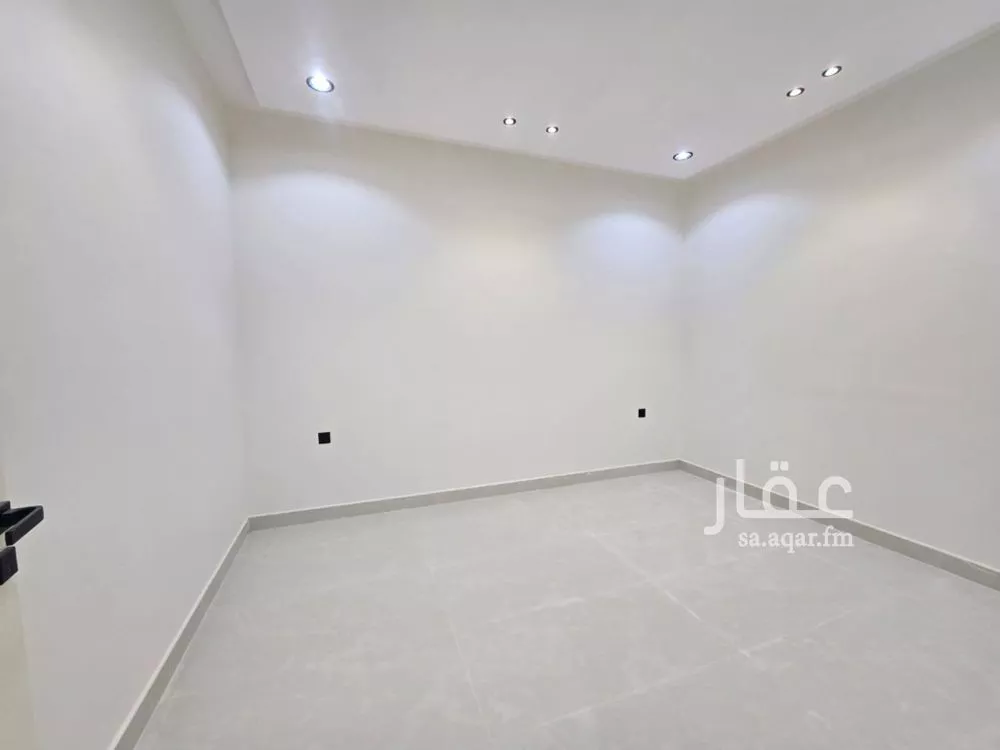 8 bedroom floor in Okaz 13