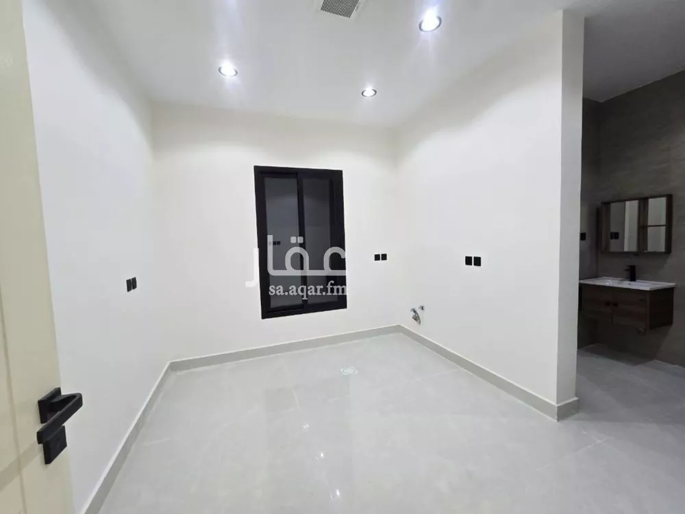 8 bedroom floor in Okaz 4