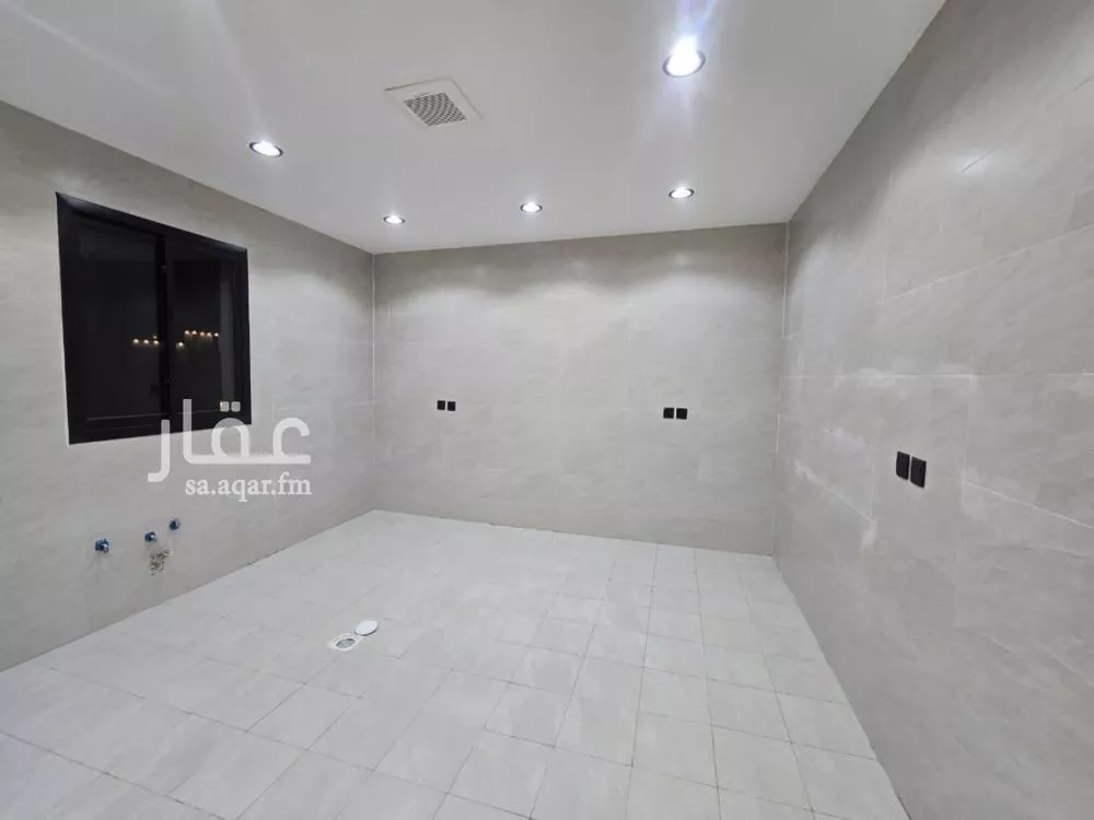 8 bedroom floor in Okaz 6