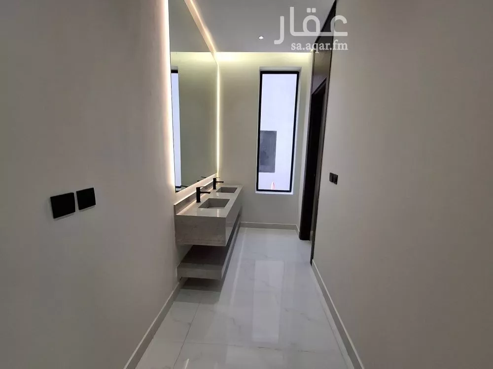 5 bedroom floor in Al Janadriyah 4