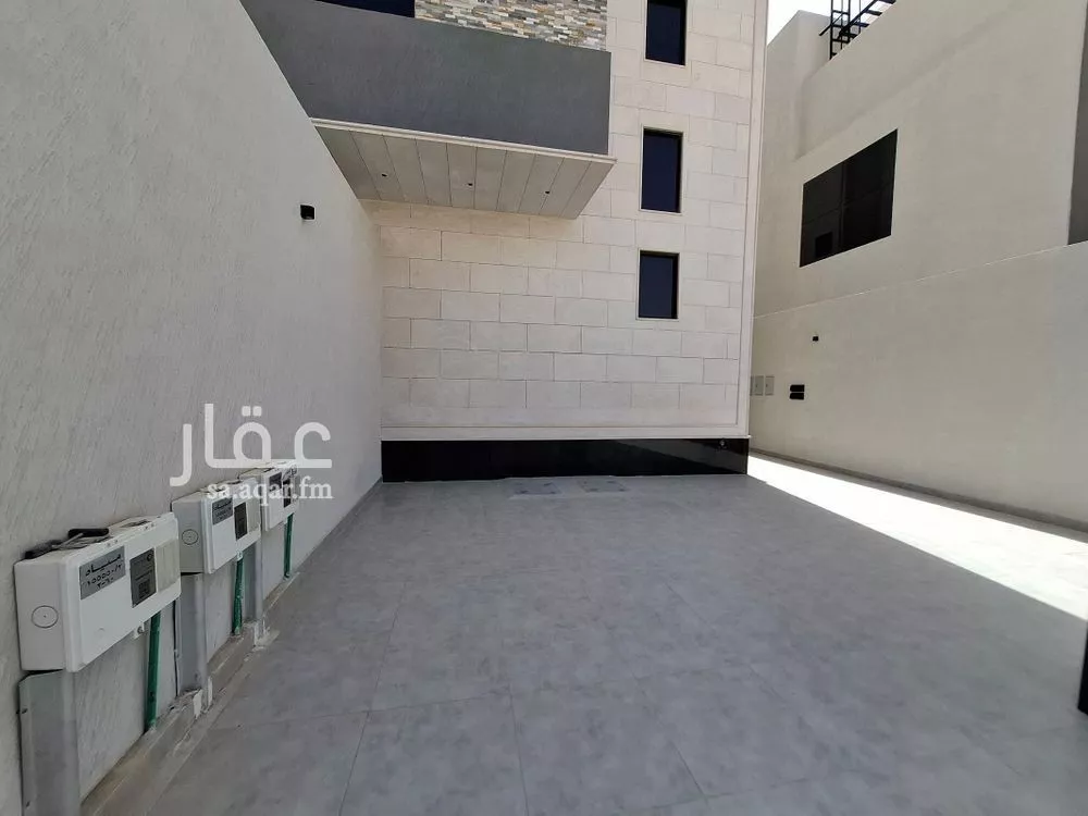 5 bedroom floor in Al Janadriyah 6