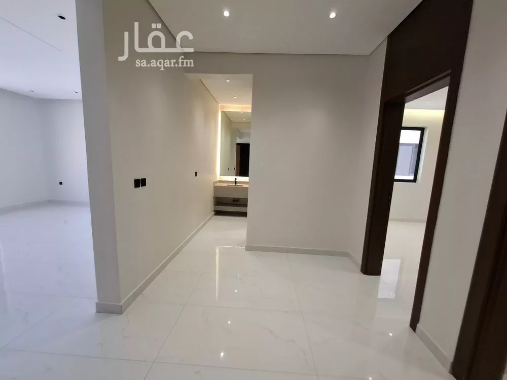 5 bedroom floor in Al Janadriyah 7