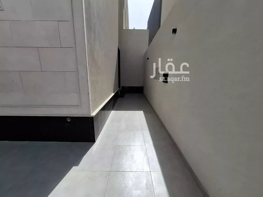 5 bedroom floor in Al Janadriyah 9