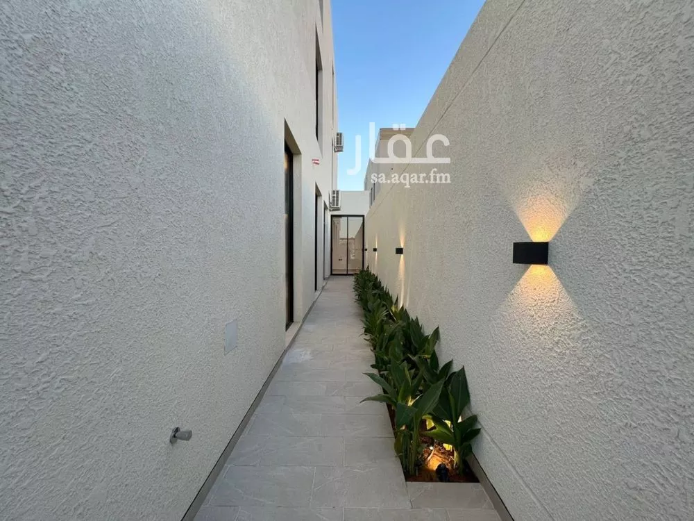 4 bedroom floor in Al Aridh 11