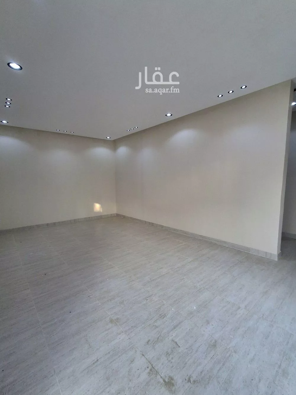 4 bedroom floor in As Suwaidi Al Gharabi 9