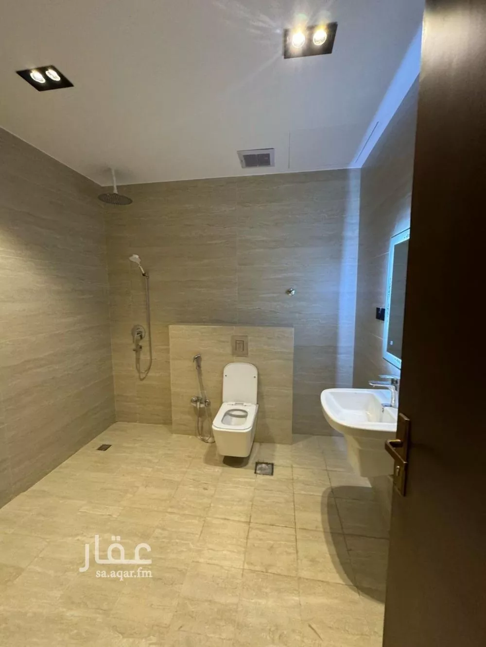 دور 3 غرف في العارض 7