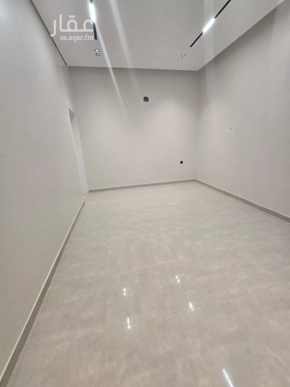 3 bedroom floor in Al Janadriyah 6