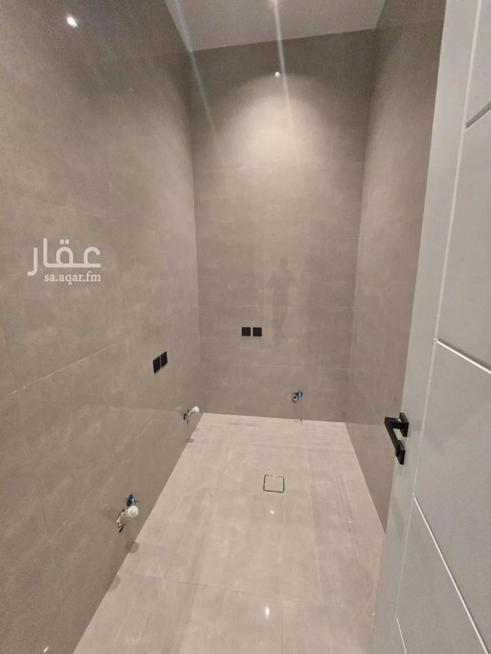3 bedroom floor in Al Janadriyah 8