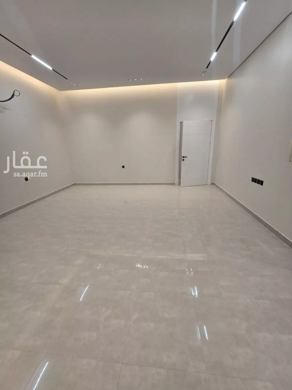 3 bedroom floor in Al Janadriyah 9