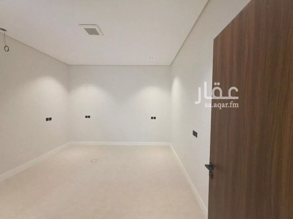 3 bedroom floor in As Suwaidi Al Gharabi 5