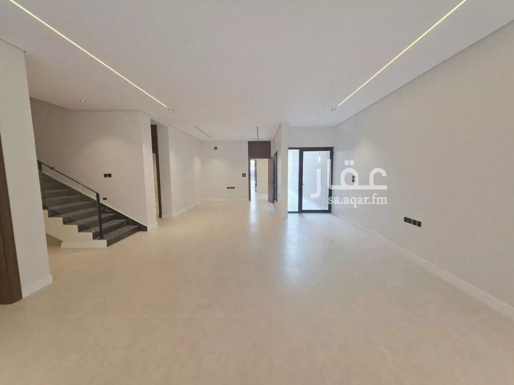 3 bedroom floor in As Suwaidi Al Gharabi 9