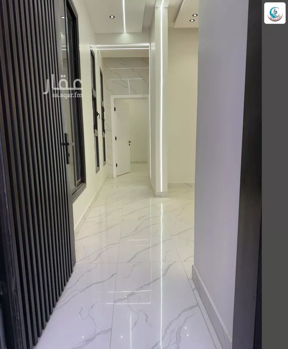 5 bedroom floor in Al Janadriyah 3