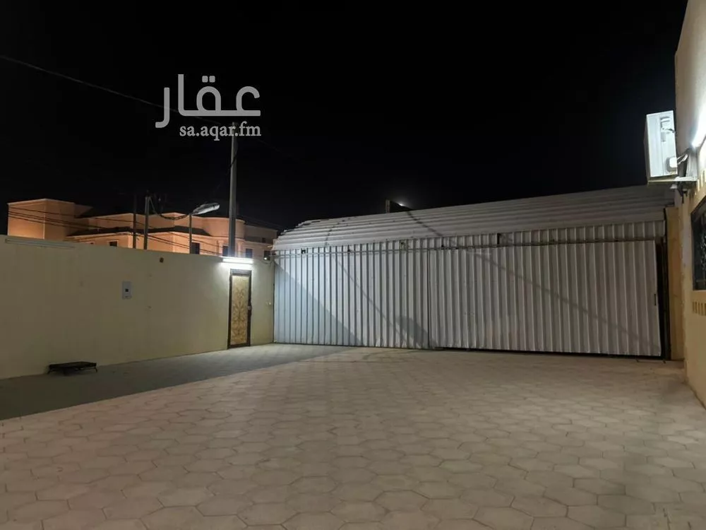 8 bedroom floor in Al Qairawan 2