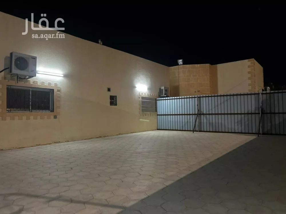 8 bedroom floor in Al Qairawan 3