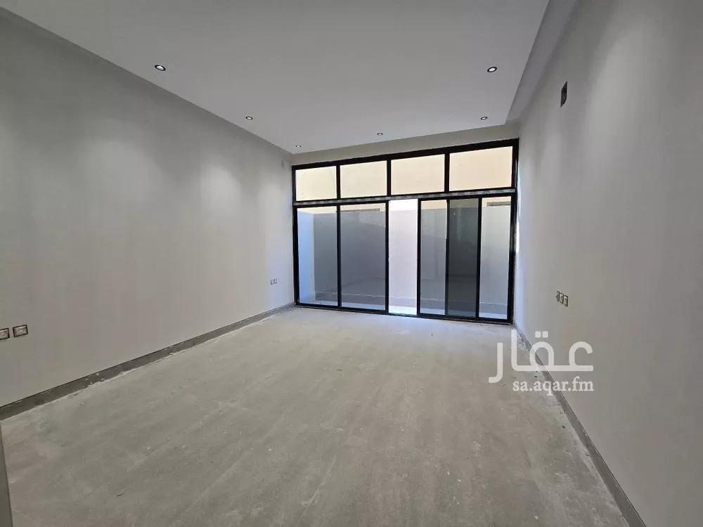 3 bedroom floor in Al Khaleej 8