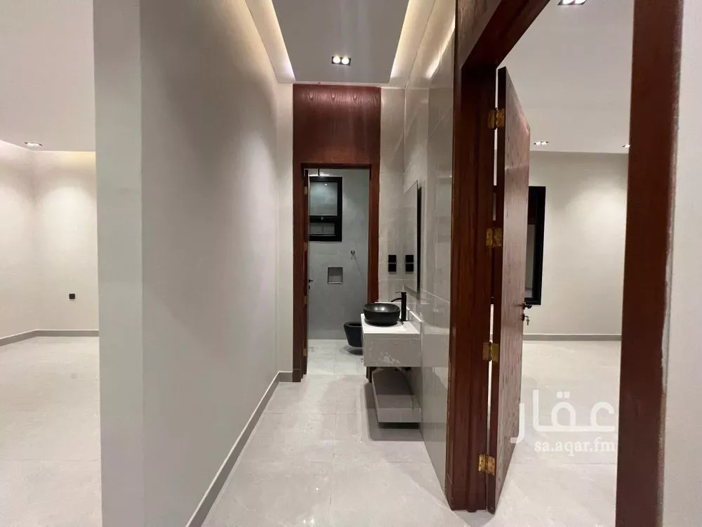 5 bedroom floor in Tuwaiq 11