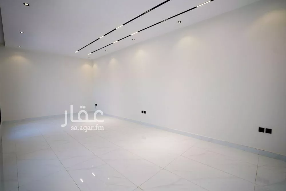 4 bedroom floor in Al Janadriyah 2