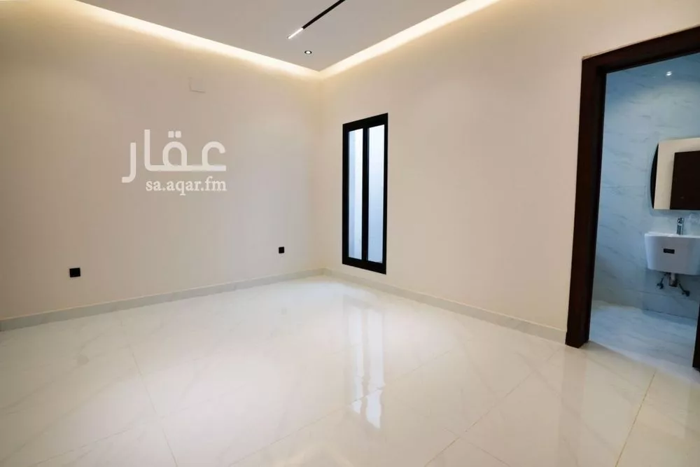 4 bedroom floor in Al Janadriyah 11