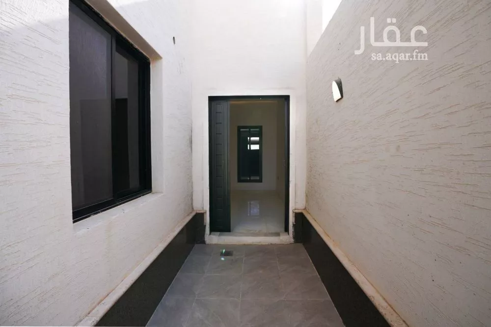 4 bedroom floor in Al Janadriyah 12