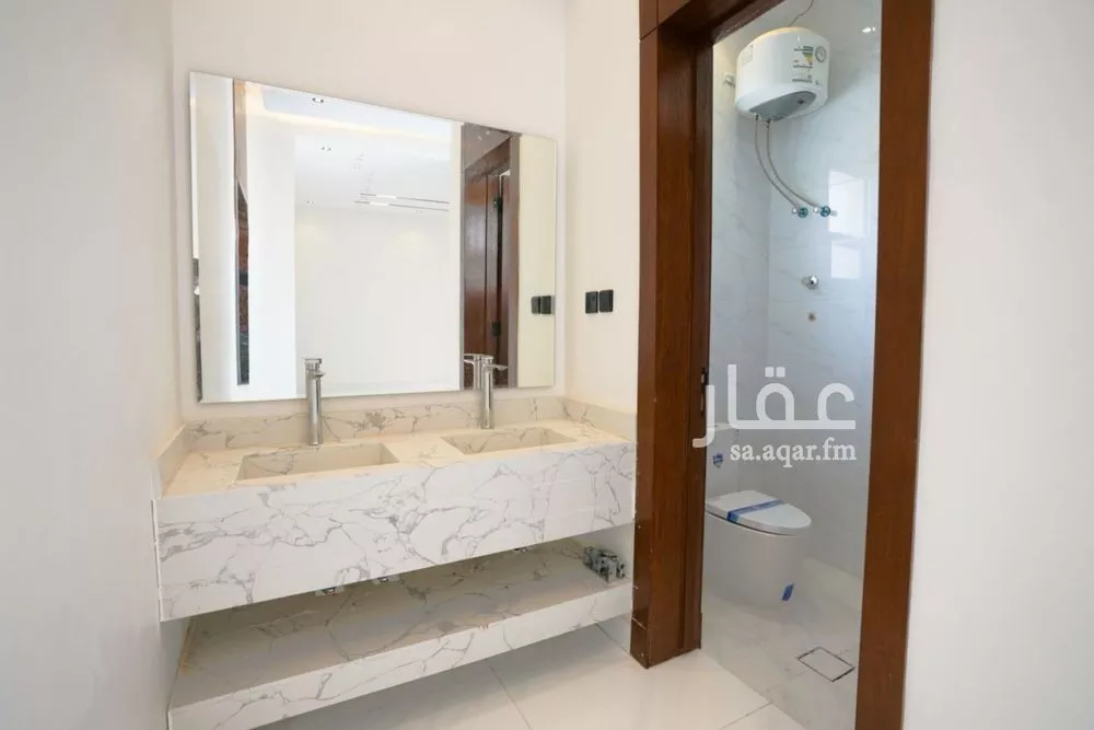 4 bedroom floor in Al Janadriyah 5