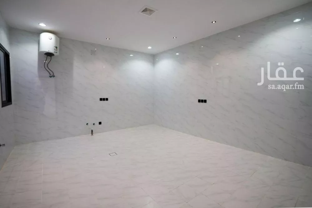4 bedroom floor in Al Janadriyah 6