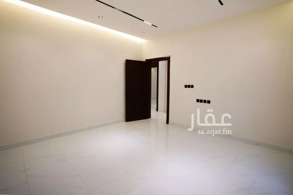 4 bedroom floor in Al Janadriyah 8