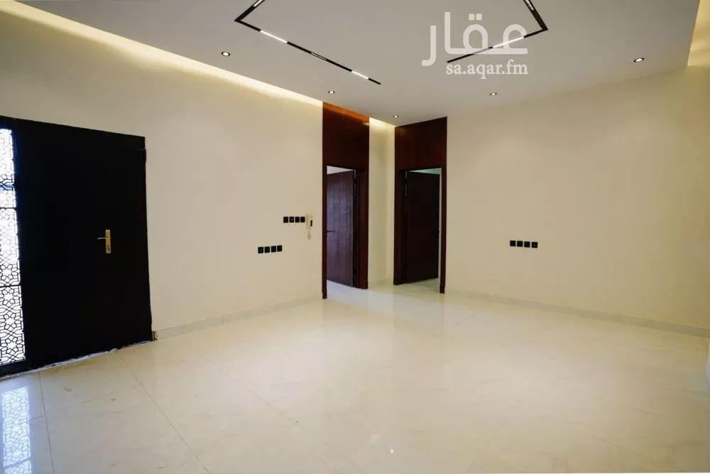 4 bedroom floor in Al Janadriyah 10