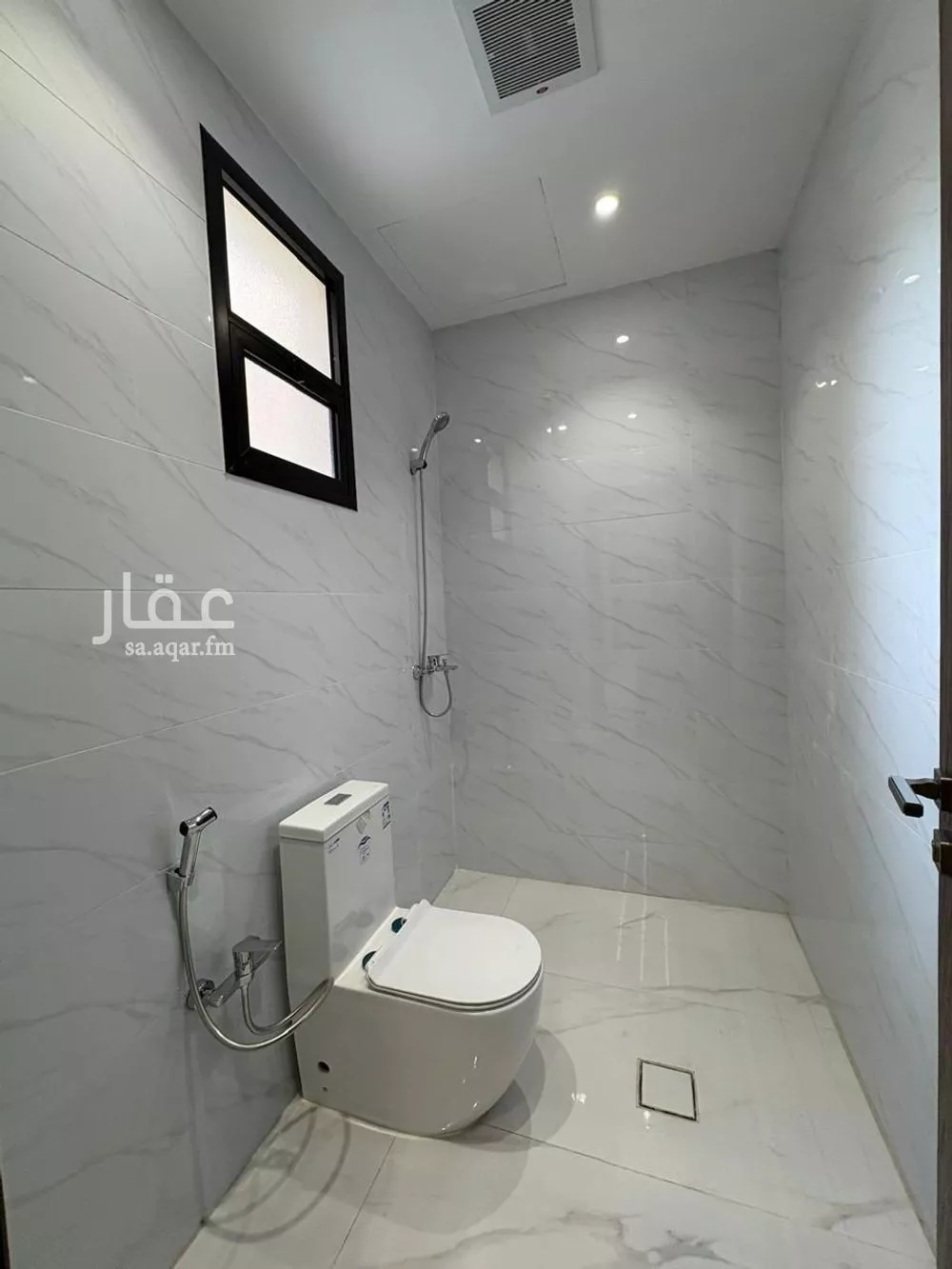 دور 5 غرف في السعادة 30