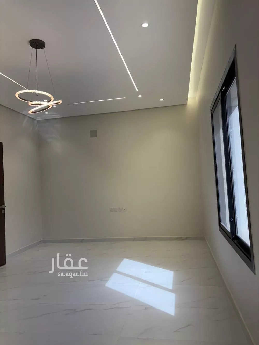 دور 5 غرف في السعادة 7
