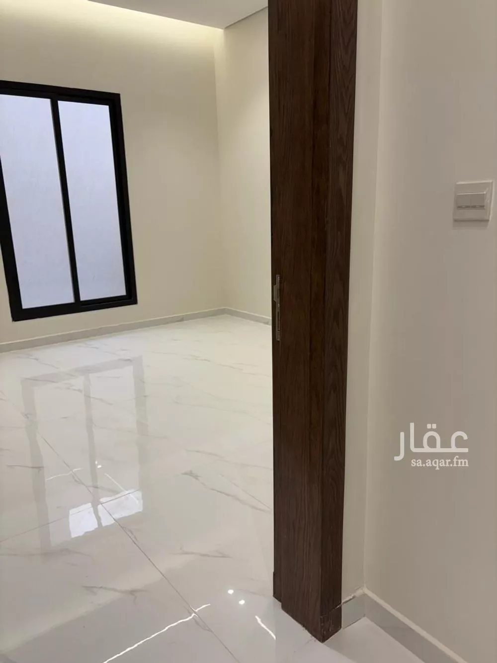 دور 5 غرف في السعادة 8