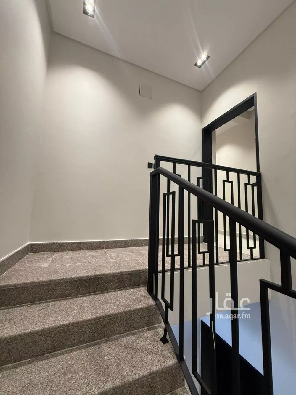 3 bedroom floor in As Suwaidi 11