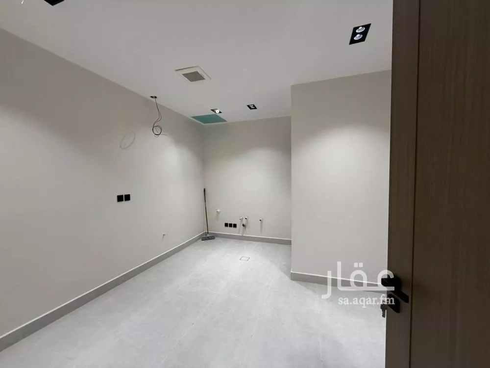 3 bedroom floor in As Suwaidi 4