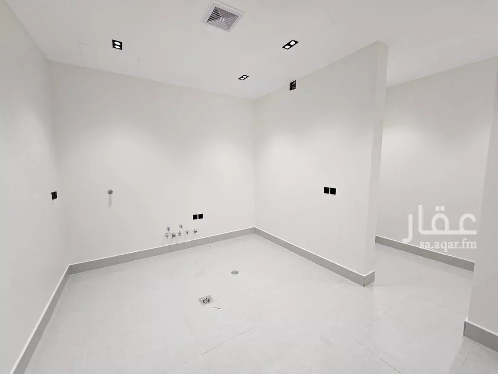 4 bedroom floor in Al Maizilah 2