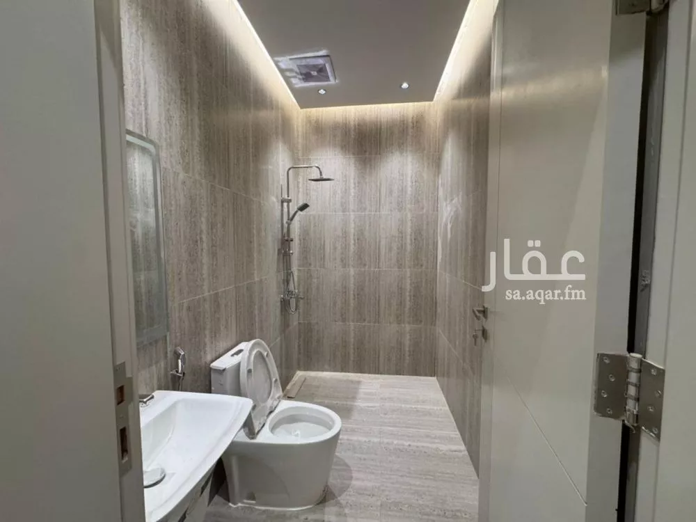 5 bedroom floor in Al Munsiyah 2