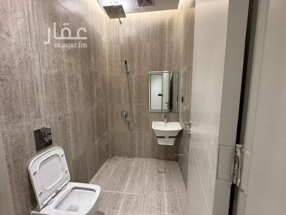 5 bedroom floor in Al Munsiyah 5