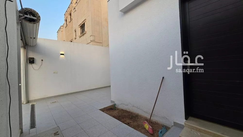 5 bedroom floor in Ad Dar Al Baida 3