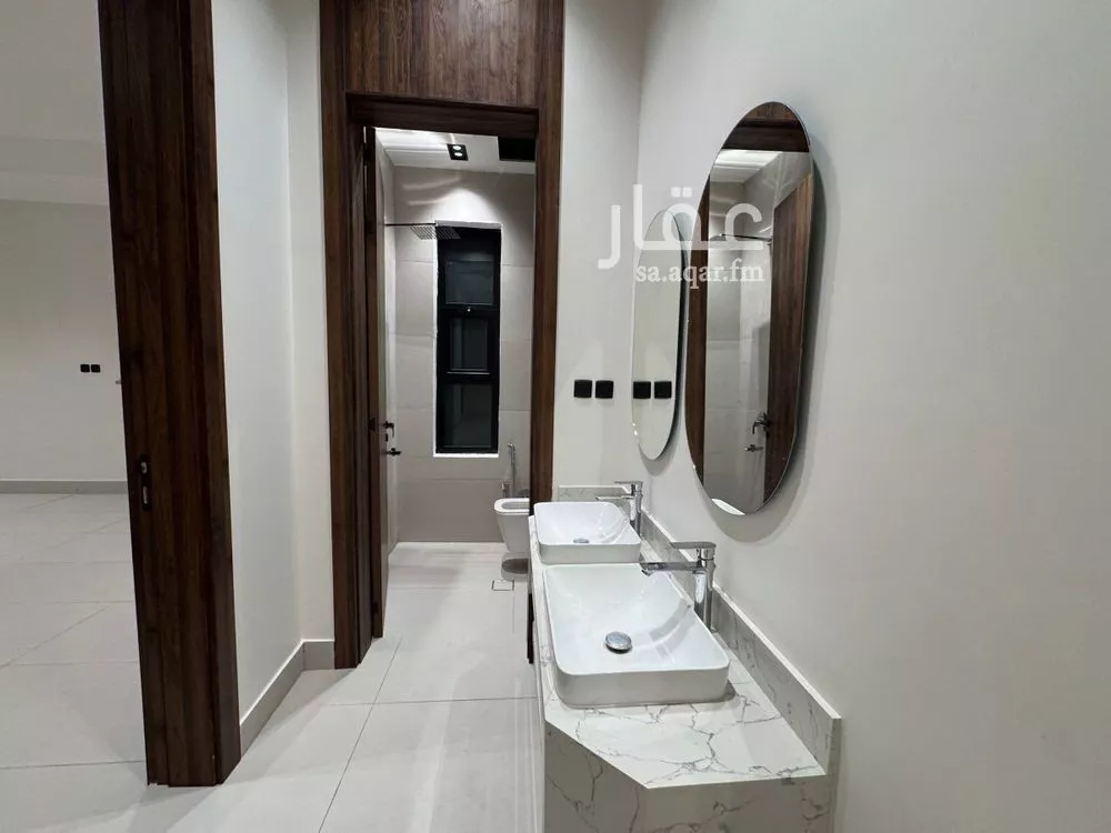 5 bedroom floor in Al Khaleej 9