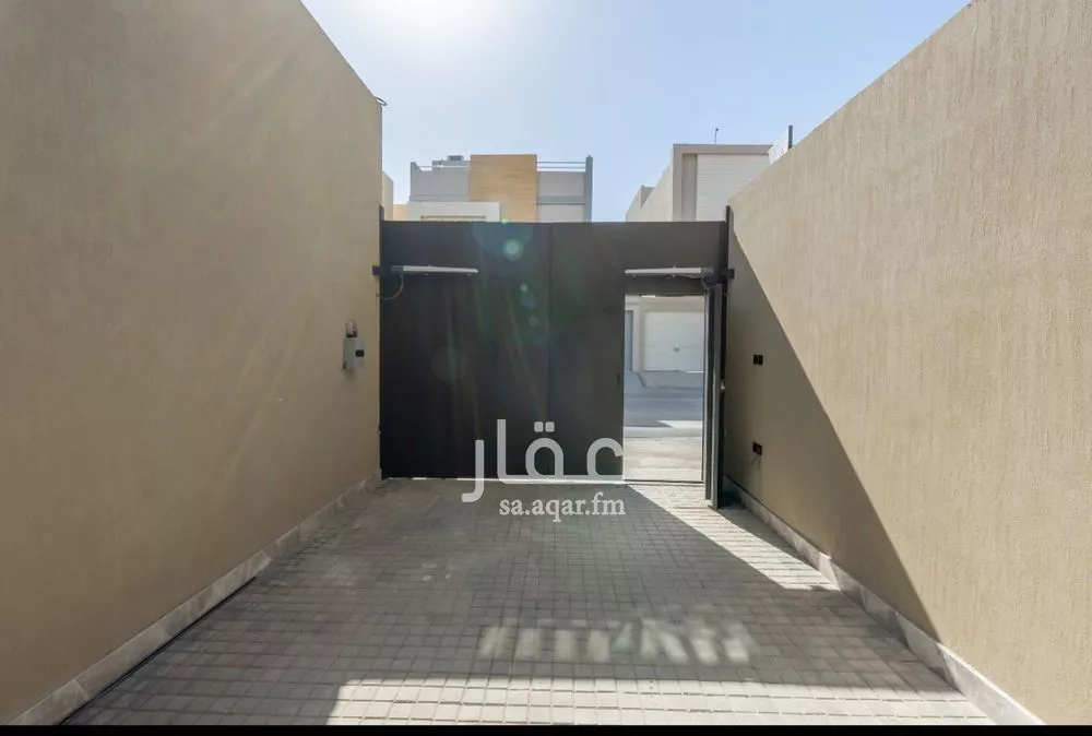 4 bedroom floor in Al Aridh 3