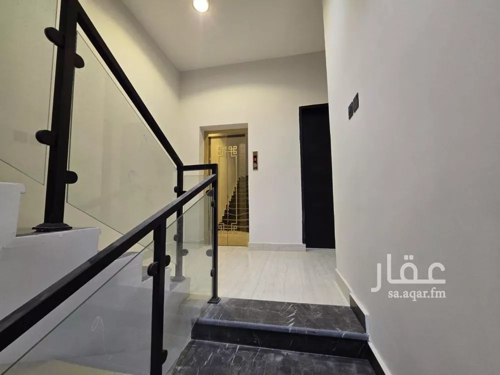 3 bedroom floor in Tuwaiq 8