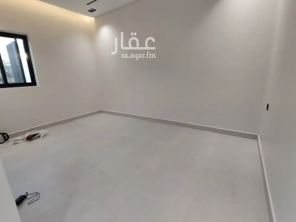 3 bedroom floor in As Suwaidi 7