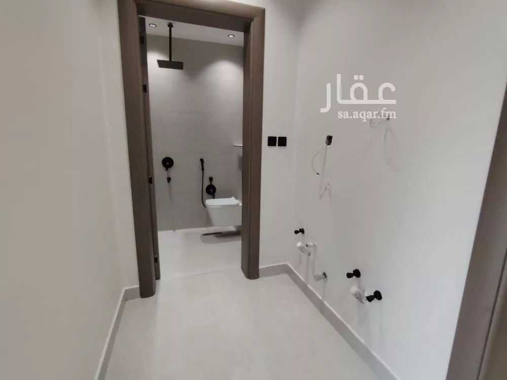 3 bedroom floor in As Suwaidi 8