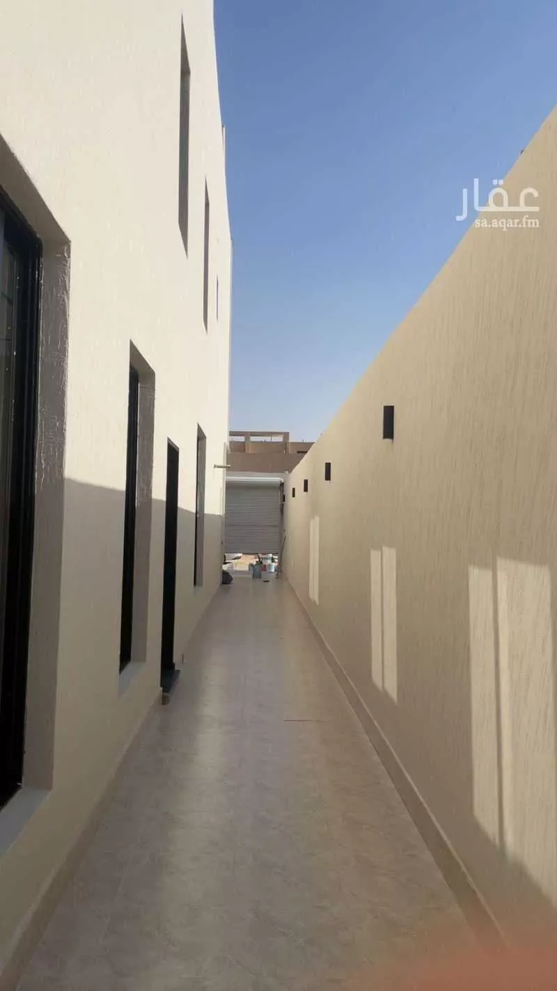 3 bedroom floor in Al Janadriyah 18