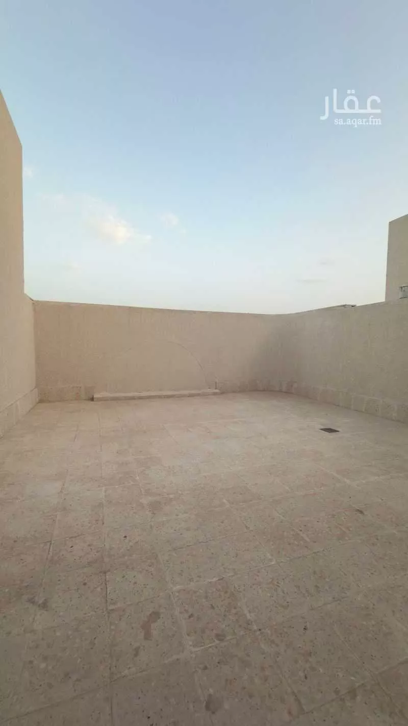 4 bedroom floor in As Suwaidi Al Gharabi 17