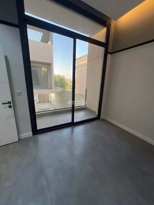 6 bedroom villa in King Abdullah 4