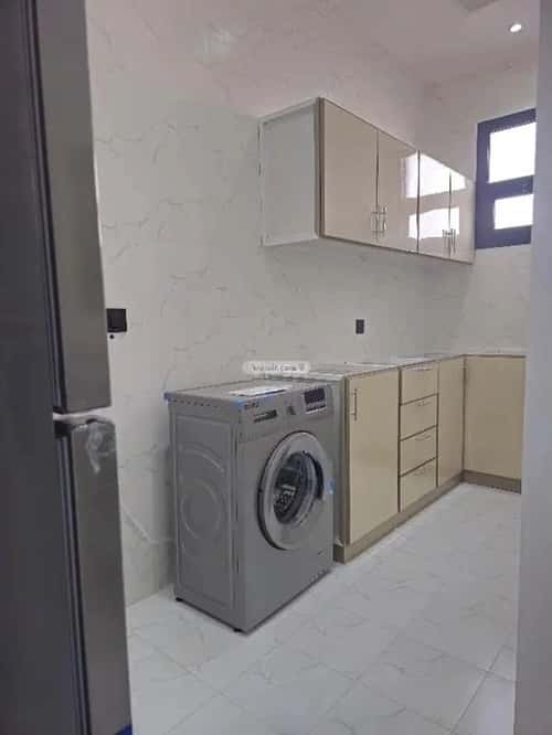 شقة 1 غرف في الملقا 5