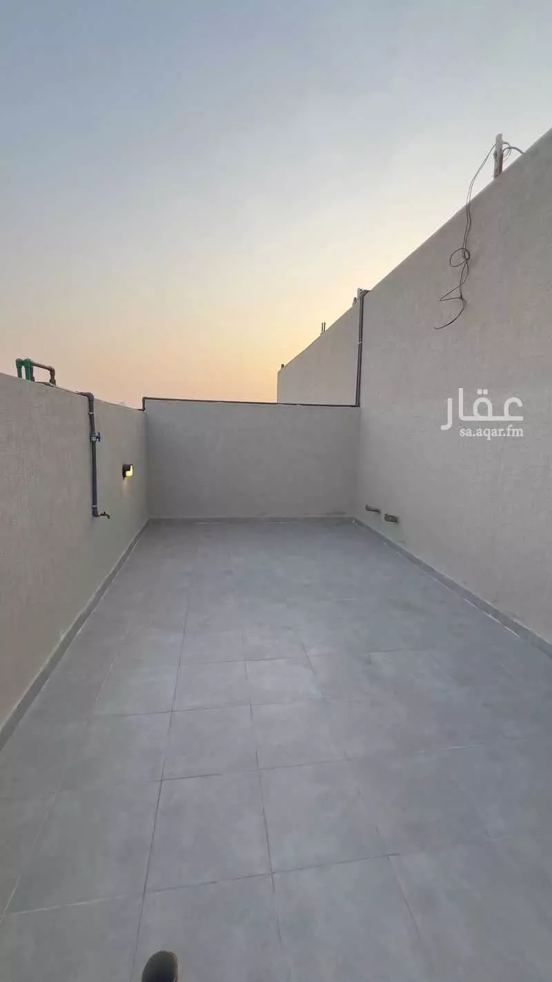 شقة 5 غرف في ضاحية الملك فهد 22