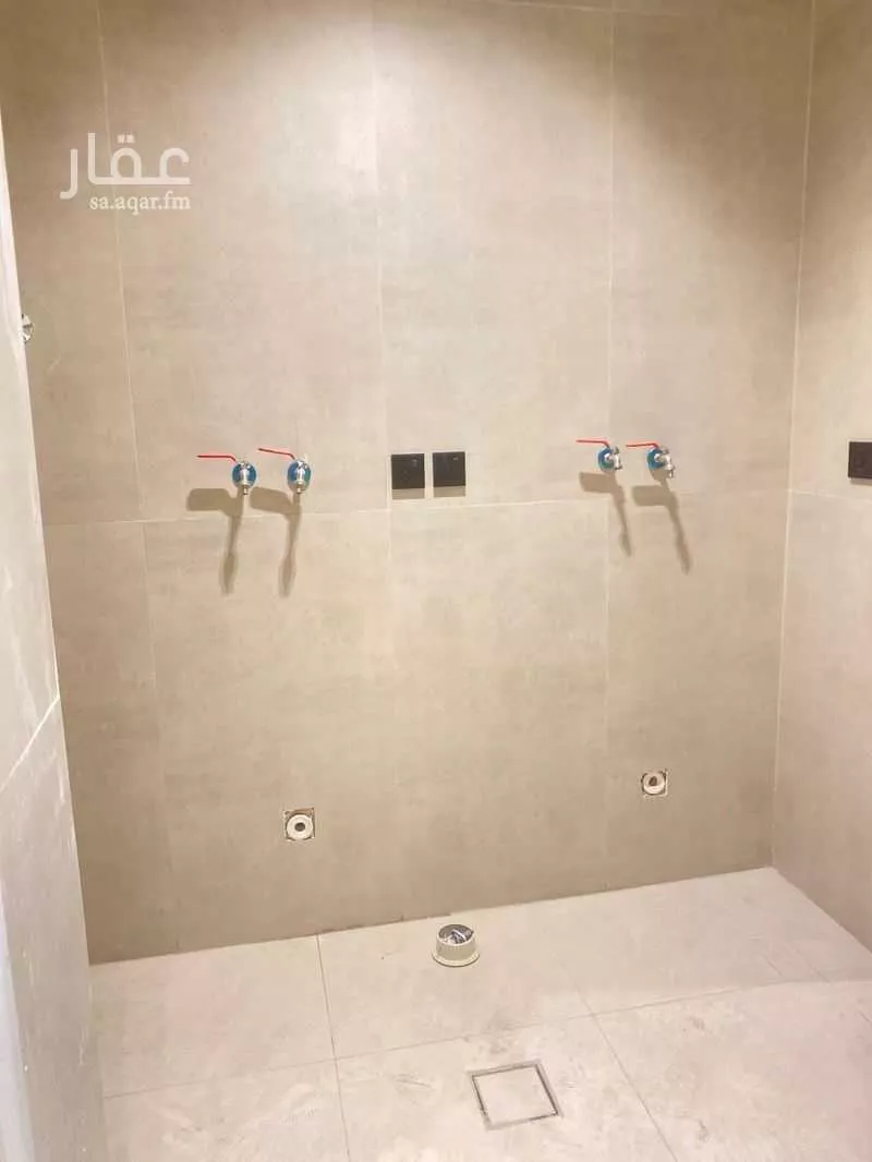 شقة 4 غرف في طيبة 10