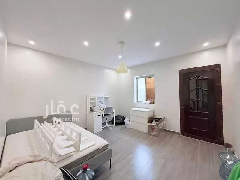 8 bedroom apartment in Ash Shulah 8