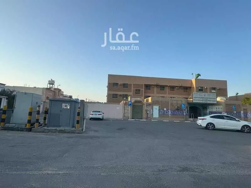 3 bedroom apartment in Uhud 13